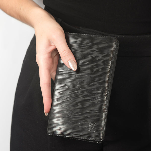 Pre-Owned Louis Vuitton Epi Bifold Long Wallet | STORE 5a Luxury 