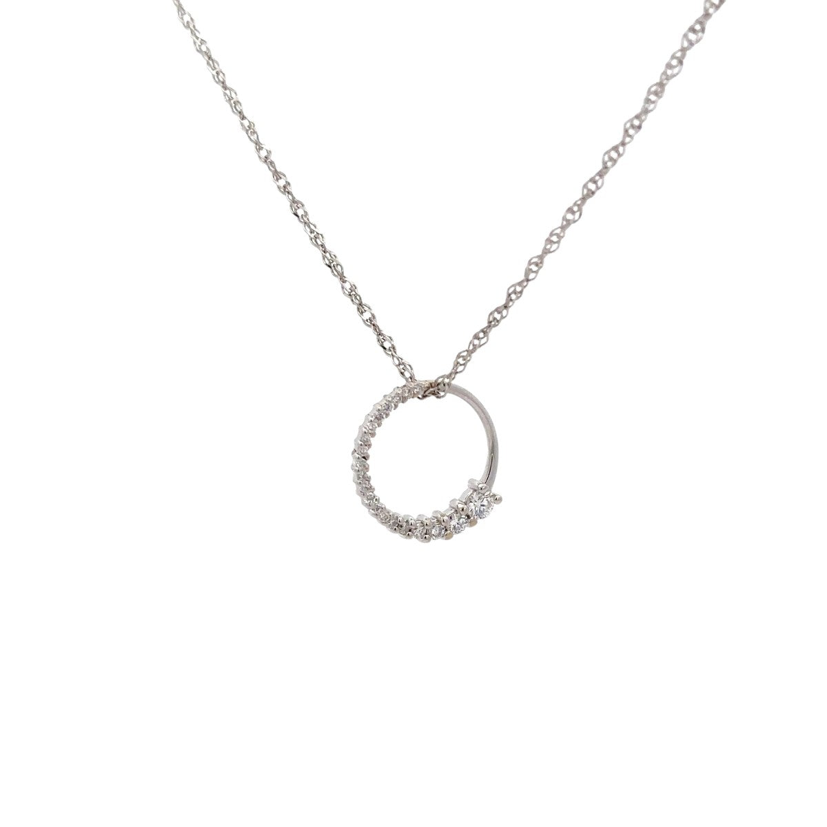 Pre-Owned Diamond Circle Pendant Necklace