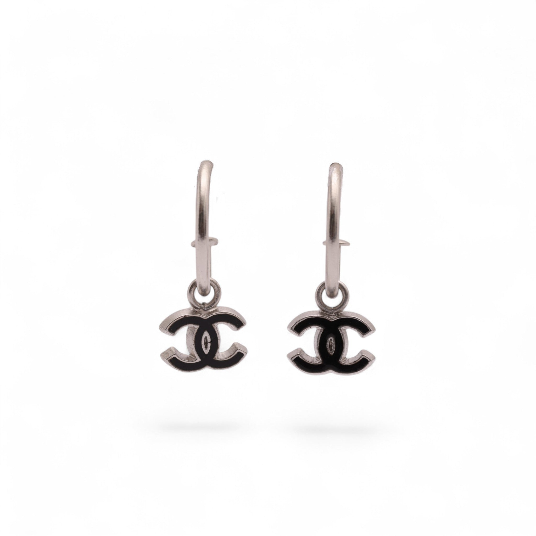 Pre-Owned Chanel 2004 CC Hoop Earrings