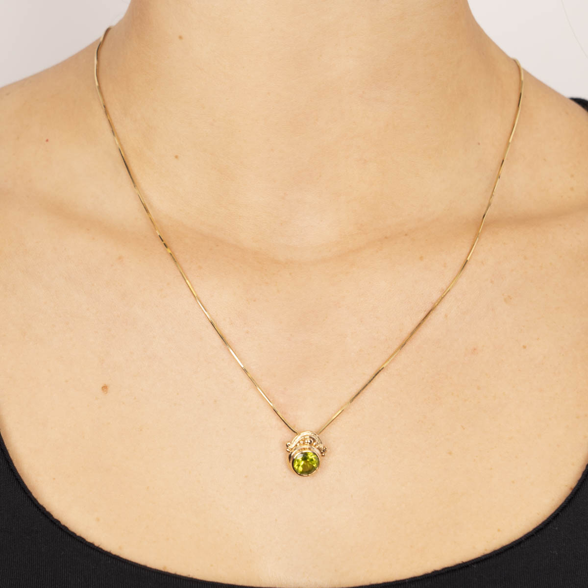 Pre-Owned Green Peridot Pendant Necklace