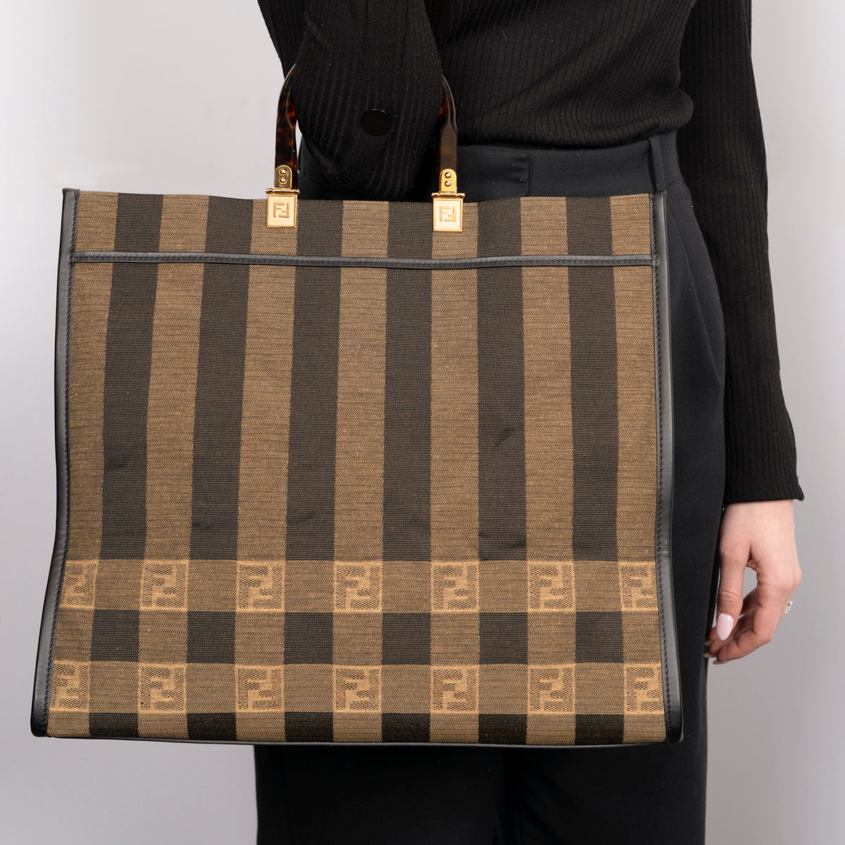 Pre-Owned Fendi Tobacco Penquin Medium Sunshine Shopper