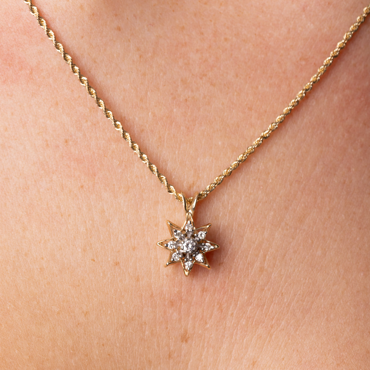 Pre-Owned Diamond Pendant Necklace