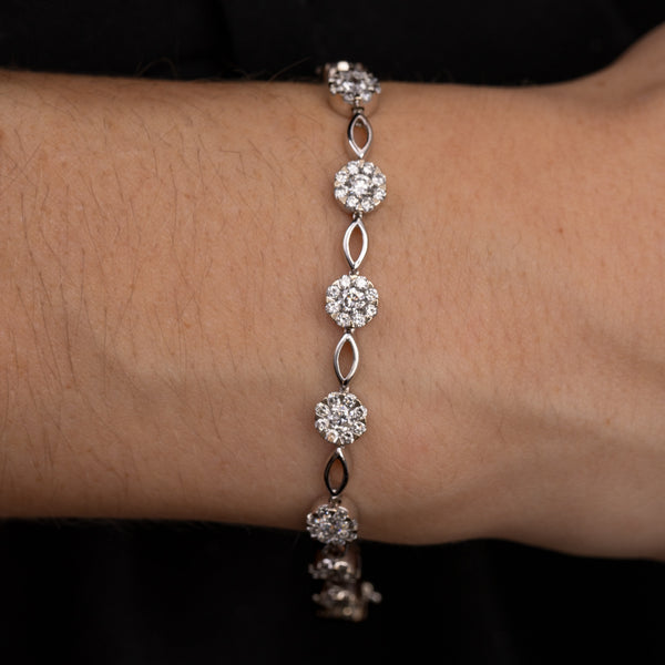 Pre-Owned Diamond Cluster Station Bracelet
