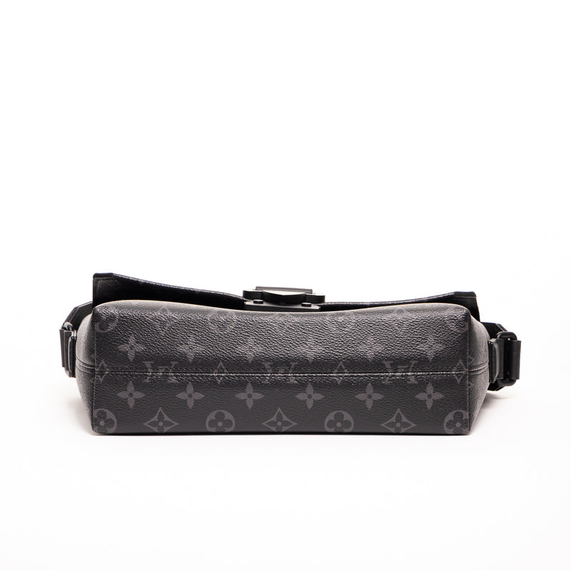Pre-Owned Louis Vuitton Monogram Eclipse S-Cape Messenger