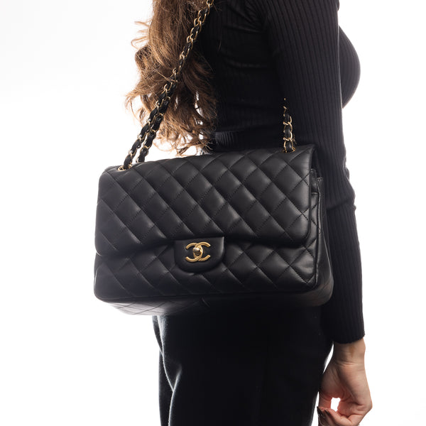 Pre-Owned Chanel Lambskin Jumbo Classic DLB Flap