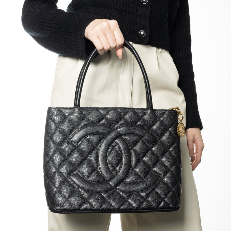 Pre-Owned Chanel Caviar Diamond Quilted Medium CC Medallion Tote