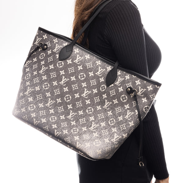 Pre-Owned Louis Vuitton Monogram Jacquard Denim Neverfull MM