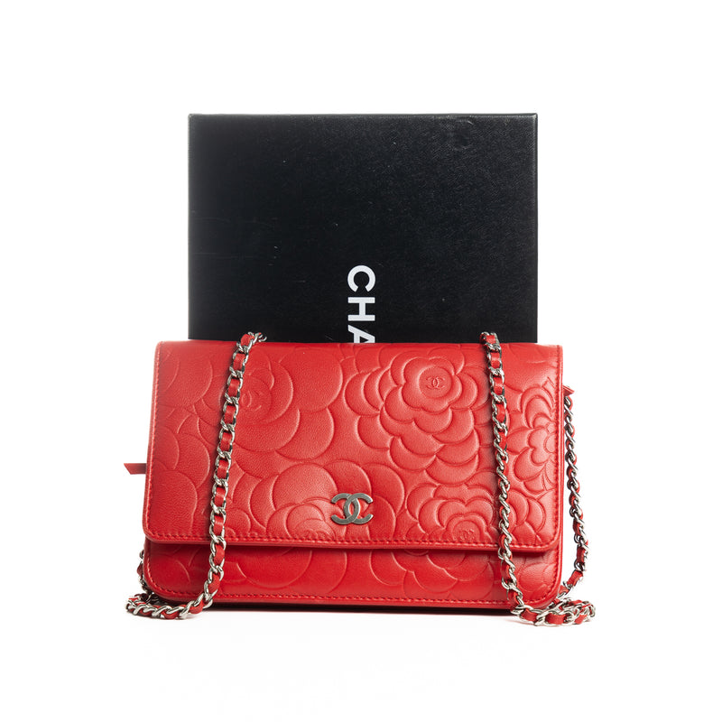 Pre-Owned Chanel Camelia Wallet On A Chain