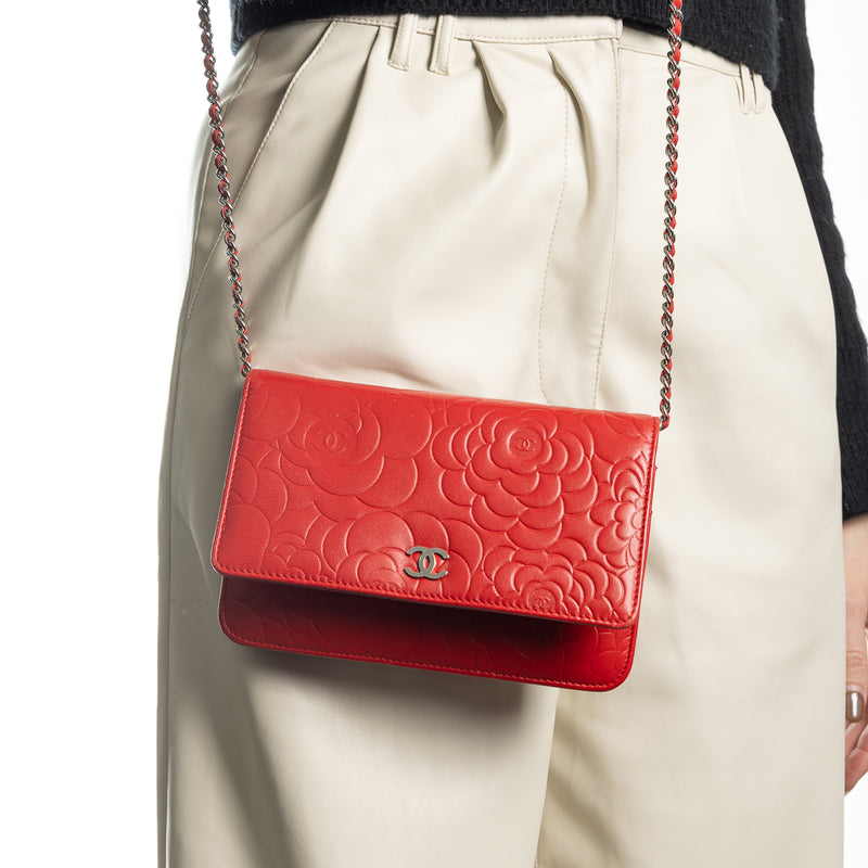 Pre-Owned Chanel Camelia Wallet On A Chain