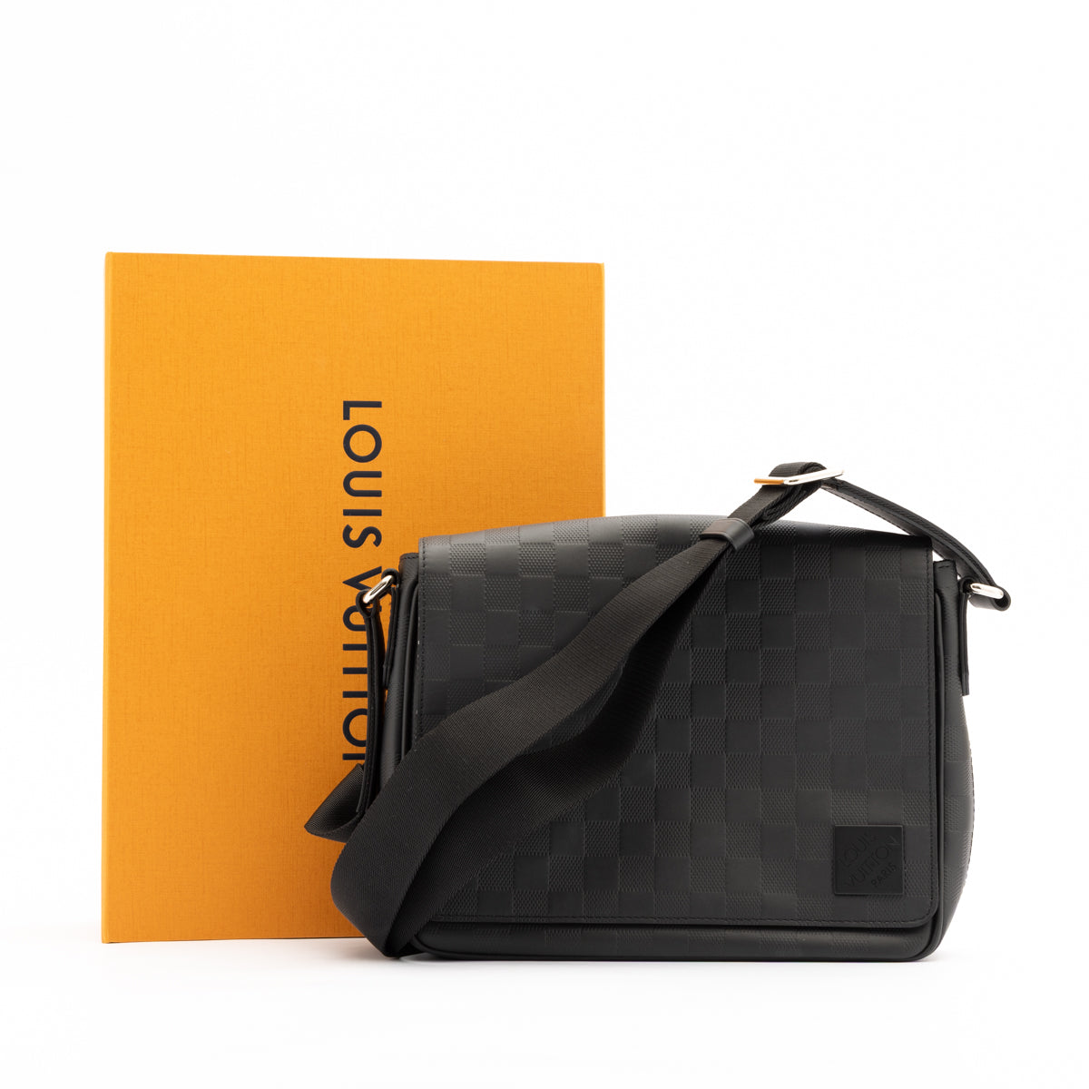 Pre-Owned Louis Vuitton District PM