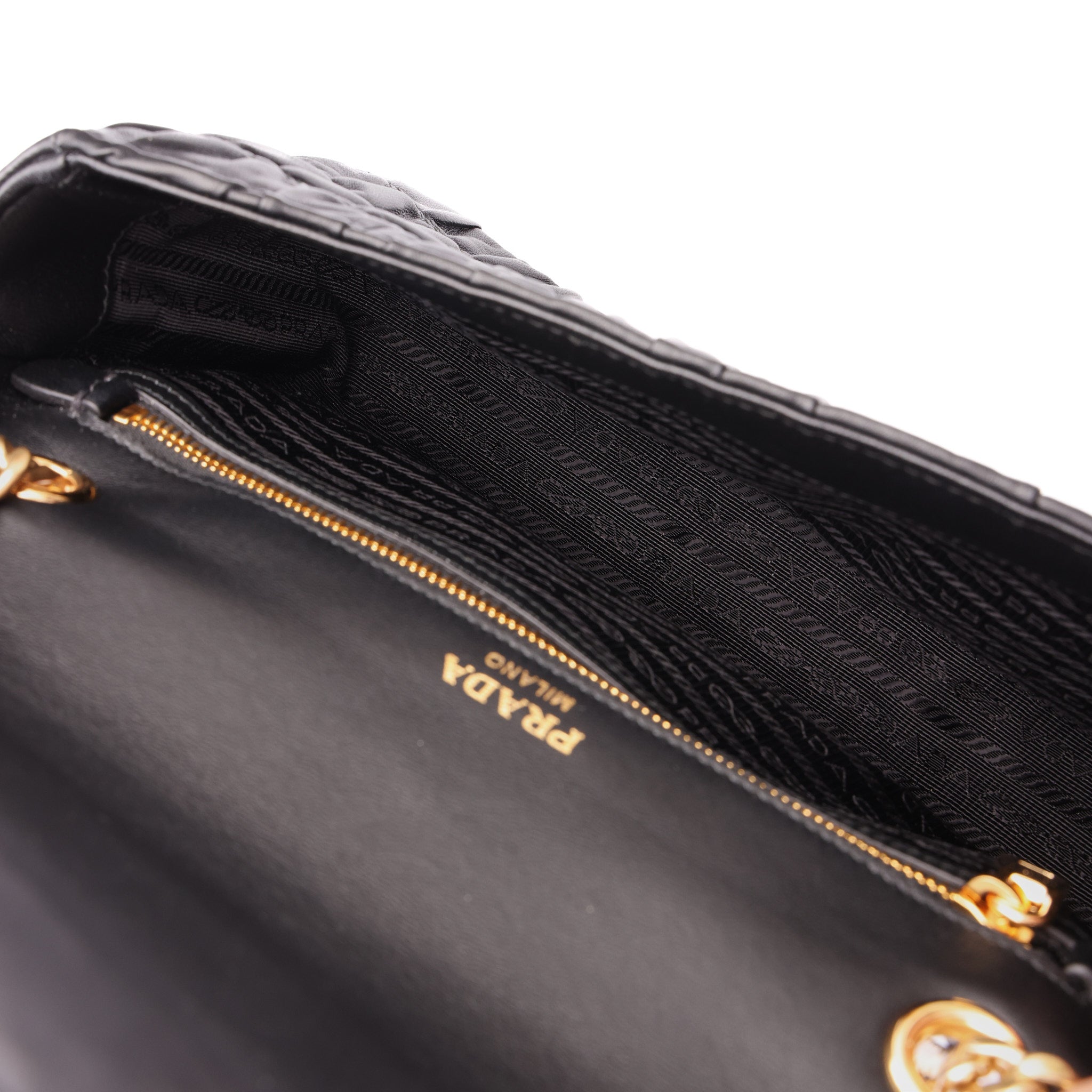 Pre-Owned Prada Nappa Gaufre Leather Pattina Medium