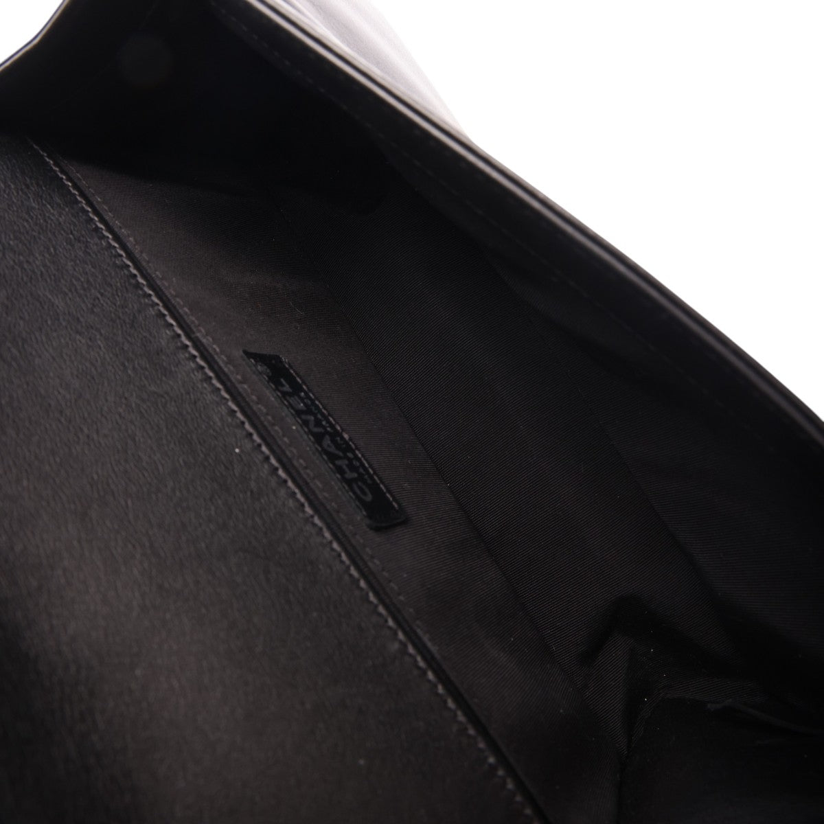 Pre-Owned Chanel Pleated Medium Boy Flap