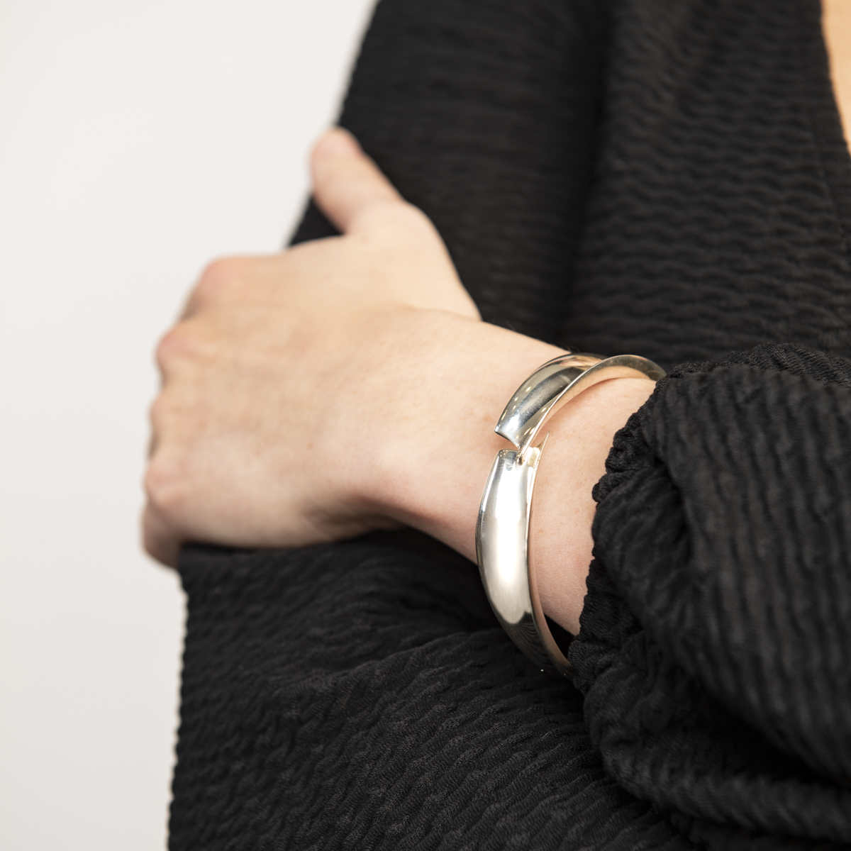 Pre-Owned Tiffany & Co. Frank Gehry Fish Bangle | STORE 5a Luxury
