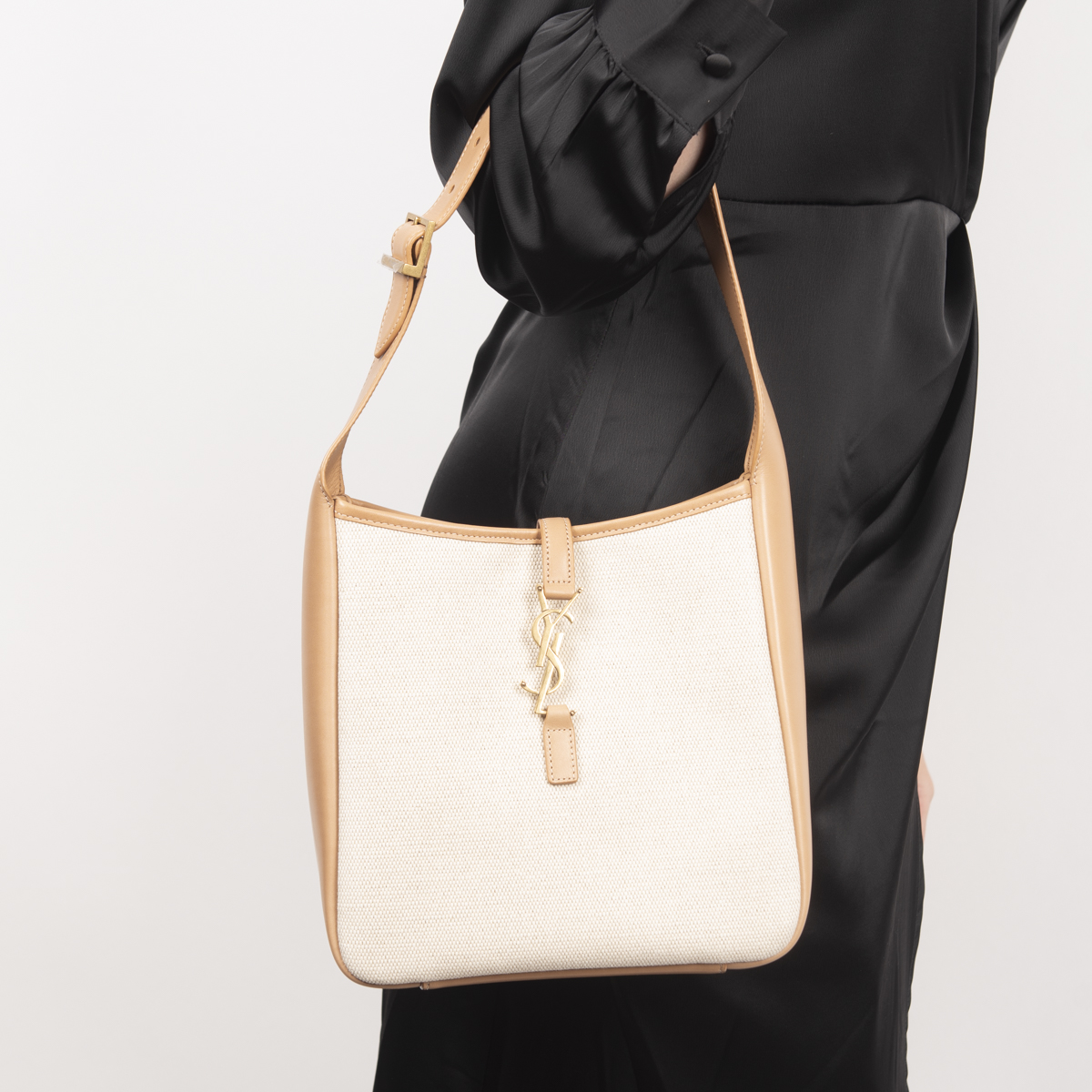 Pre-Owned Yves Saint Laurent Le 5 A 7 Small Hobo