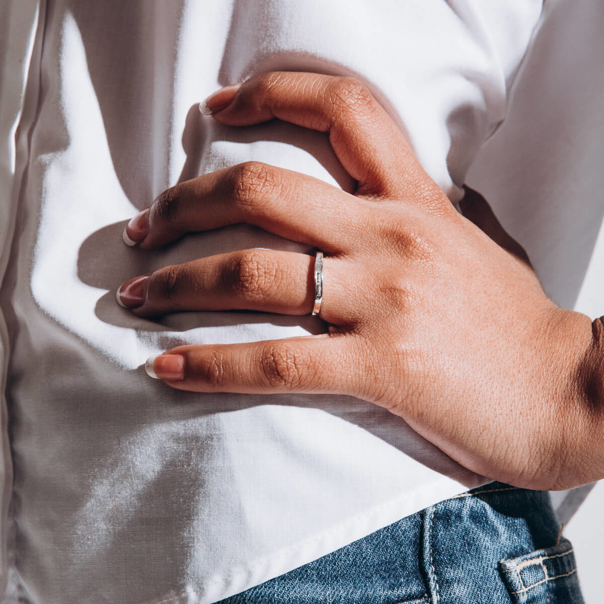 Pre-owned 14k white gold baguette curved band