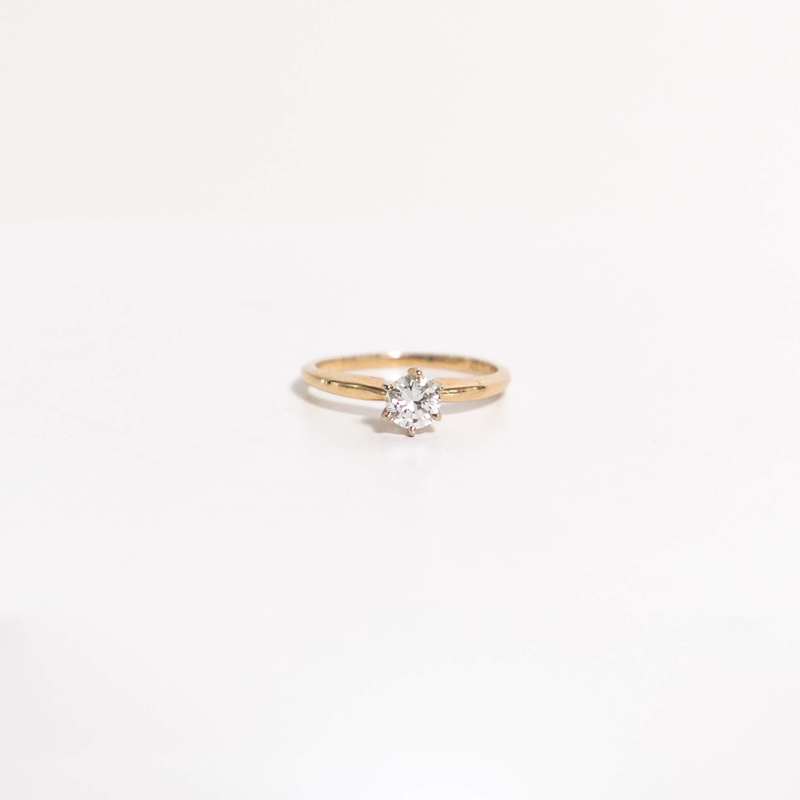 Pre-Owned Diamond Solitare Engagement Ring