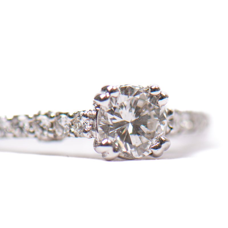 Pre-Owned Round Brilliant Diamond Engagement Ring